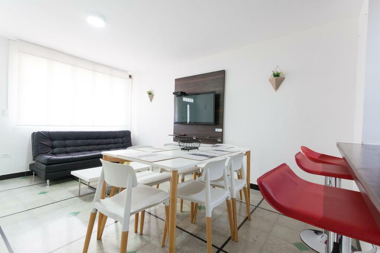Apartamentos Amoblados Jg De La 70 Medellín Extérieur photo