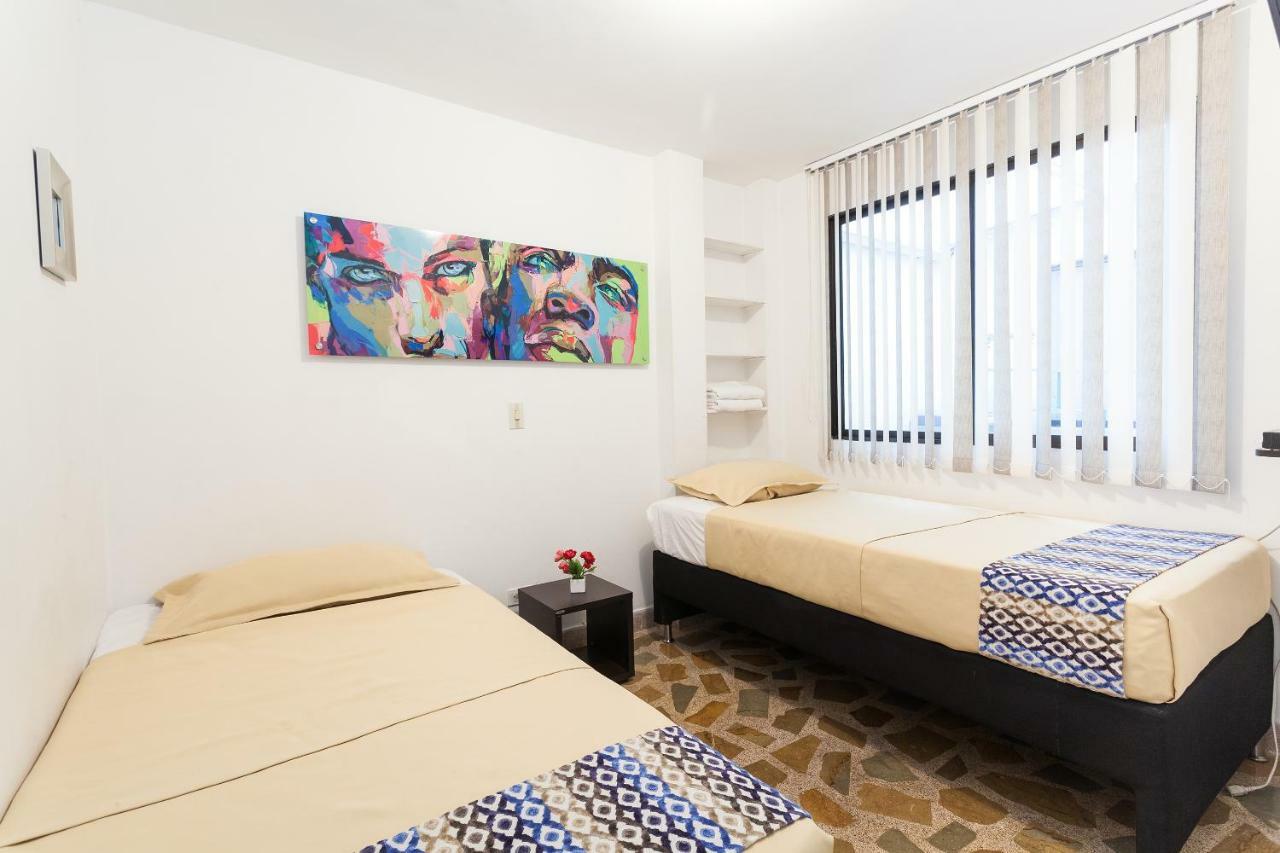 Apartamentos Amoblados Jg De La 70 Medellín Extérieur photo