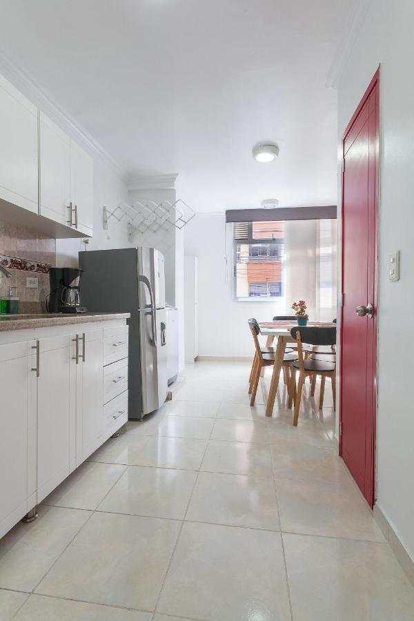Apartamentos Amoblados Jg De La 70 Medellín Extérieur photo